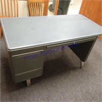 Metal desk - 5ftWx30"Dx30"T