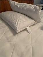 King Size Polyester Pillows