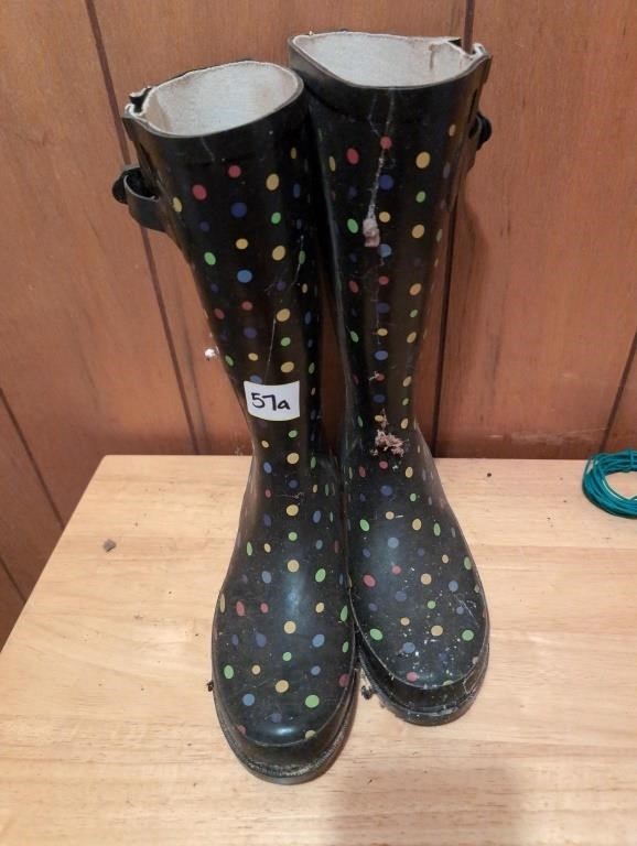 Size 7 women's rain boots