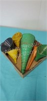 6 assorted plastic funnels