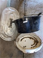 Enamel pans and aluminum lid