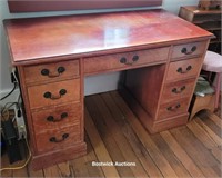 Knee hole desk - Great refinishing/paint project