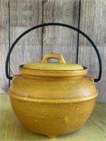 Calif Pottery Bean Pot/Cookie Jar USA 700P