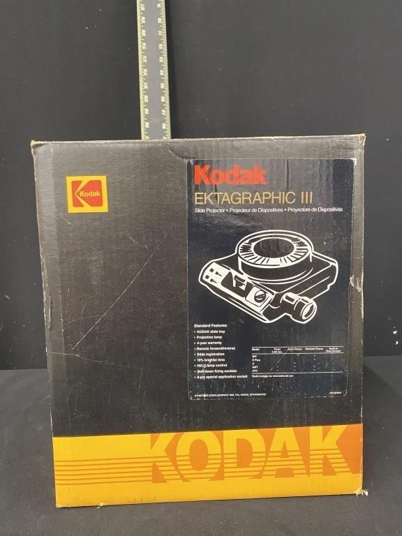 Kodak Ektapgrahic III Slide Projector in Box