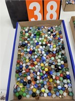 GROUPING VINTAGE MARBLES