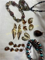 Assorted lot of jewelry