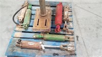 Six assorted hydraulic cylinders, all untested