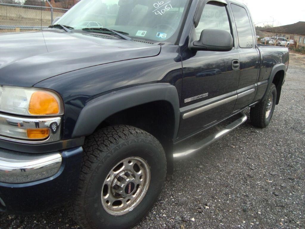 2006 GMC Sierra 2500HD 6.0L V8   STOCK # 4051