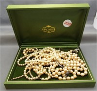 (6) Pearl necklaces of various sizes with clasps