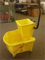 Libman heavy duty mop bucket. Like new.