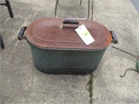 Large tin pot w/lid