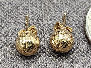 10 K gold earrings.     Look at the photos for