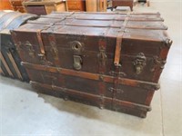 ANTIQUE WOOD AND METAL LIFT TOP TRUNK