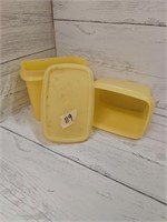 2 Tupperware containers 1 lid