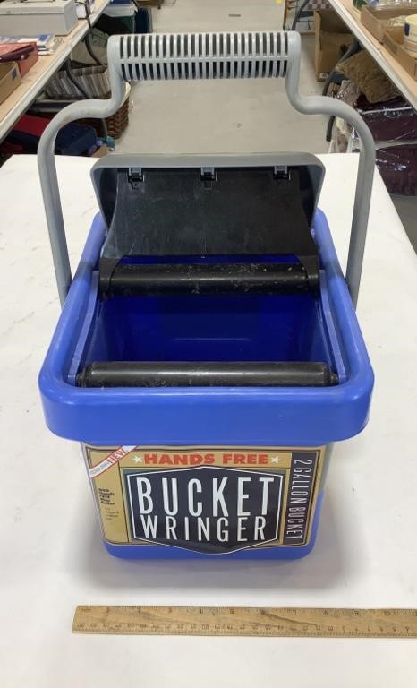2 gallon hands free bucket wringer