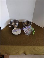 Kitchen items measuring cups & bowl