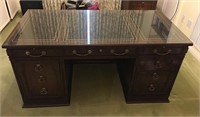 Sligh Furniture Wooden Executive Desk