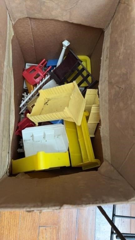 Small box of miscellaneous kids toys