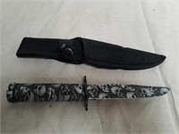 New skull design knife with sheath has 4 inch