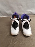 Nike Youth Tennis Shoes Size 6.5Y