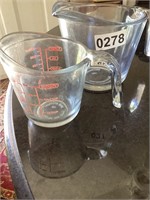 2 anchor hocking measuring cups