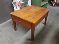 Coffee Table w/Drawer. 30”x22”x18”