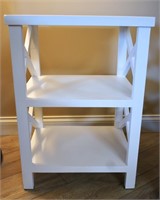 White Cottage-style End Table