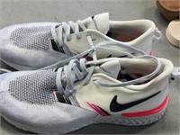NIKE ODESSY REACT SIZE 9 1/2 SHOES