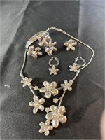 Gray/ Silver Floral Fashion Jewelry Set