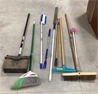 Broom lot w/ dustpan & carpet rake