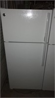 White GE Freezer & Refrigerator Combo Q