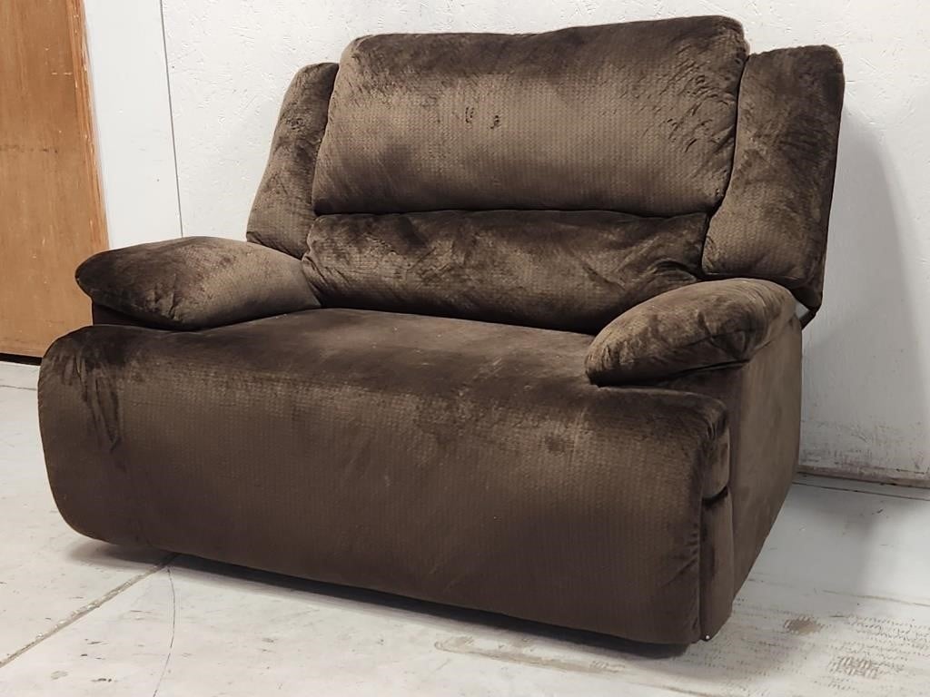 Over Sized Recliner Chair 
40×53×32