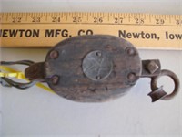 Wooden frame Pulley