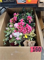 Box of artificial floral décor & baskets