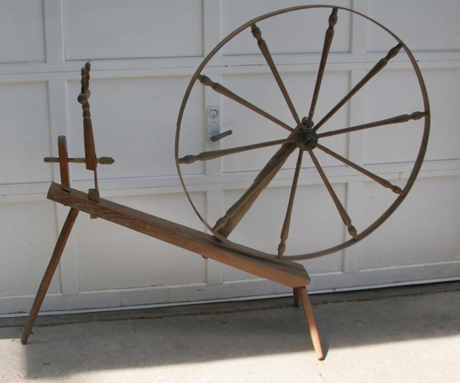 Vintage Spinning Wheel 68x54