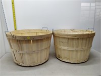 2 wood baskets and enamel like pot