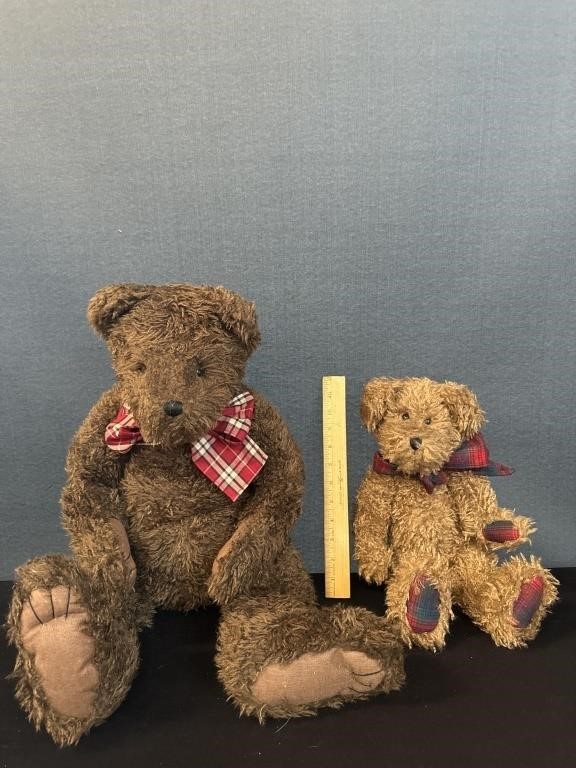 2 Vintage Plush Boyd's Bear 28" &  15"