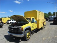 02 Chevrolet 3500HD  Utility YW 8 cyl  Started