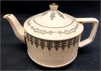 Vintage Sadler Teapot #3095 - Cream with Gold Fili
