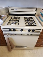 Magic Chef Stove w/ Uniburners