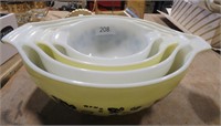 4 pc pyrex bowl alternating white/yellow