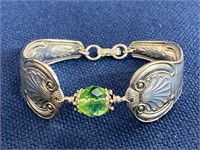 925 Spoon Type bracelet with green bead, 46.94