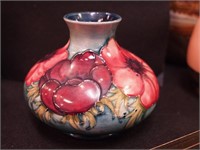 Moorcroft art pottery 4 1/2" squatty vase