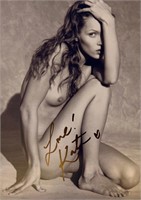 Autograph COA Kate Moss Photo