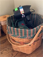 LG LONGABERGER BASKET W CHRISTMAS ITEMS