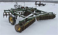 JOHN DEERE BWA 12FT DISC WITH HYDRAULIC CYLINDER,