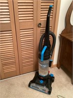 Power force bagless vacuum