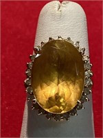 14 karat gold ring. Size 6 3/4. Large faceted