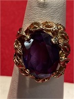 10 karat gold ring. Size 6 1/4. Large Faceted and