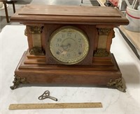 Beth Thomas Mantel clock w/key